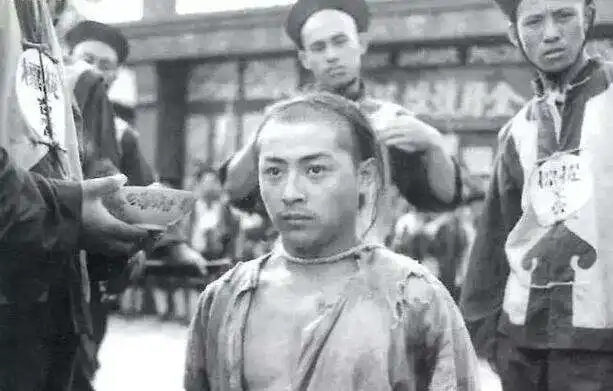 谭嗣同被捕后将被问斩,父亲是高官,为何不搭救反而写好了挽联