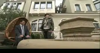 求千山暮雪中童雪给慕二少爷设计的后院喷水池的剧照.
