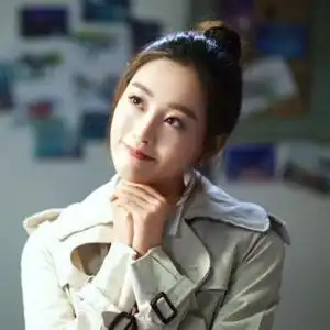 杨幂继迪丽热巴李溪芮后开始捧她,这个妹子可萌可撩
