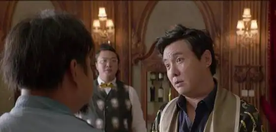 西虹市首富演员大聪明结婚,牵娇妻走红毯,屯烂尾楼赚钱了
