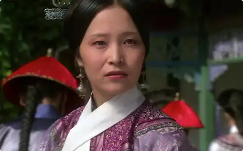 甄嬛传13年后,当丫鬟太惊艳时,主演们可以去打酱油了
