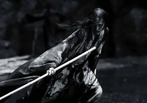 墨隐星落自称古武技传人,被石锤造假,从万人敬仰到跳梁小丑