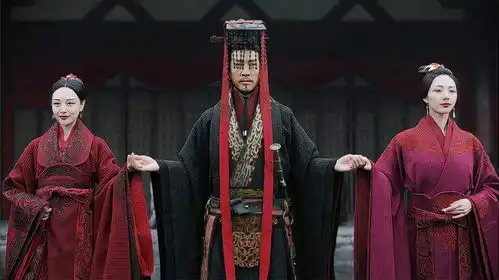 赵姬权势滔天忘乎所以,妄想立嫪毐的儿子为秦王,吕不韦极力阻止
