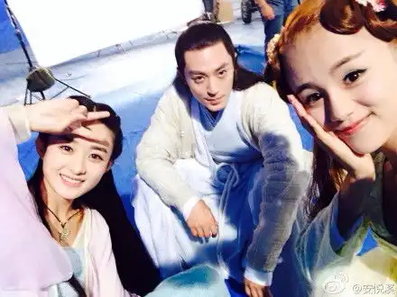 花千骨杀青赵丽颖晒逗比剧照演员齐抽疯