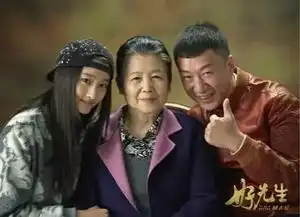 努力营造乖乖女形象一上真人秀就破功当街爆粗口关晓彤真是背景厚惹不起
