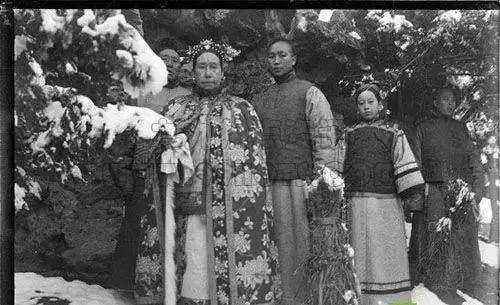 慈禧太后为何独宠李莲英53年只看她晚上和李莲英常干此事就知道