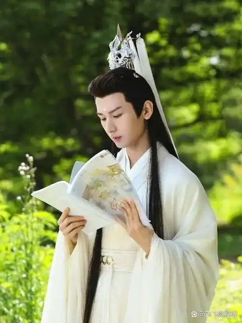 沉香如屑杨紫淡妆演女神,成毅反差演渣爹
