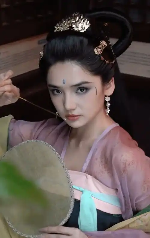 黑神话二姐和萍萍演员cos照妆容服饰很还原