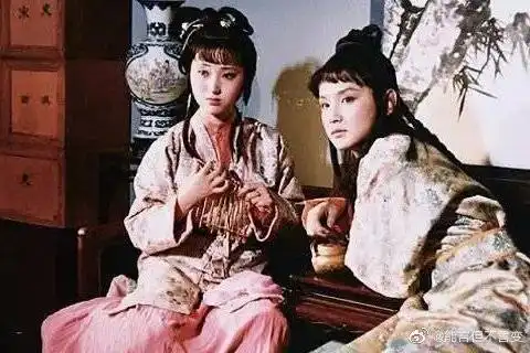 想问红楼梦的出世是不是离现代社会生活太远了,做...

