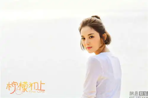 柠檬初上娜扎剧照尽显清甜可人范