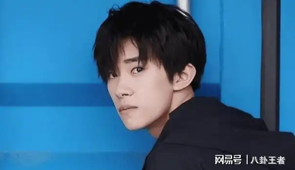 顶流陨落曝易烊千玺被骂到自闭有阴影,跟工作人员说话竟开始结巴
