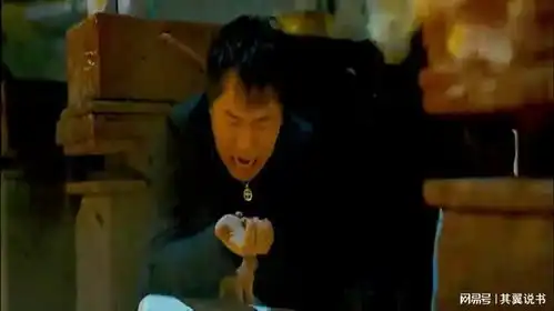 痞子英雄走私犯遭遇枪战,幸运逃生,没想到上了警察的车
