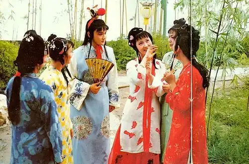 新版红楼梦差评一片,胡玫导演破防怒怼,曾执导雍正王朝
