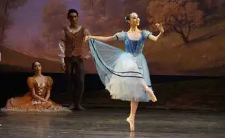 芭蕾舞剧吉赛尔精彩上演
