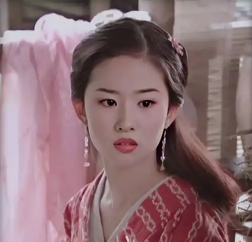 刘亦菲紫樱蛋糕裙,神仙姐姐秒变甜美花仙子
