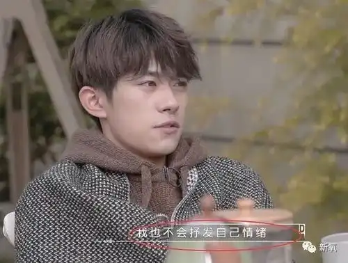 好甜用女友旧照当朋友圈封面,周冬雨和易烊千玺恋情石锤