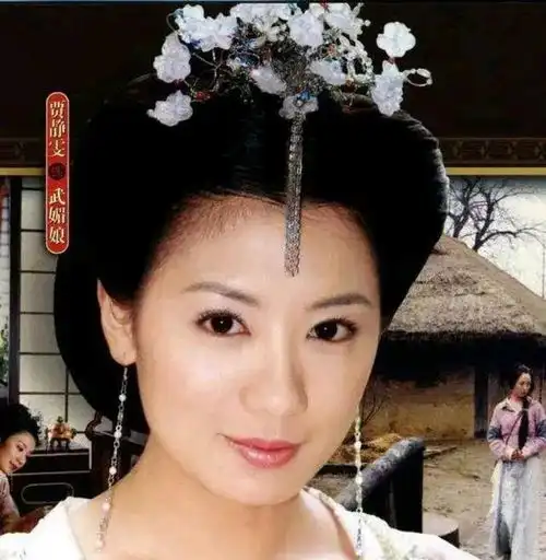 结婚还能迎来事业第二春的,有一个黄奕,那么那一个绝对是贾静雯
