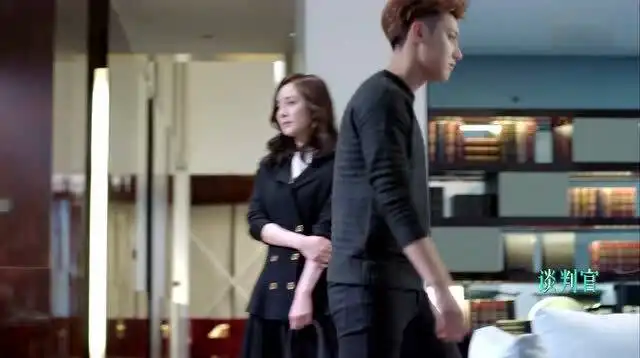 谈判官因为夏杉杉,童薇和谢晓飞翻脸,小情侣第一次吵架
