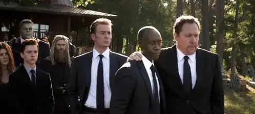 漫威粉丝自制,复联4钢铁侠,参加美国队长葬礼的图片