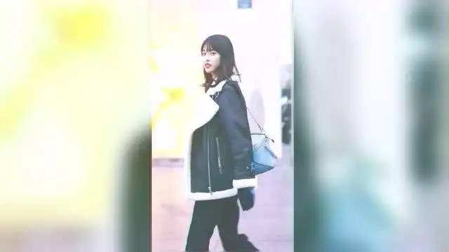 街头偶遇冷艳美女,侧颜看着气质十足,莞尔一笑让人怦然心动