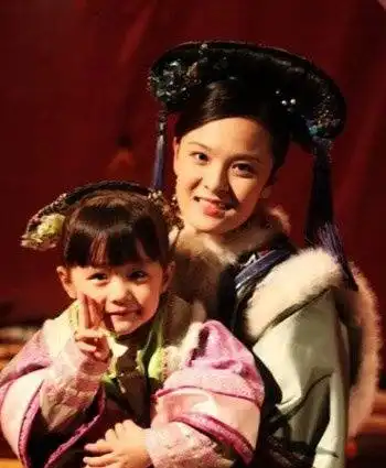 张晓龙陈思斯结婚照曝光两人因戏生情羞涩拜堂