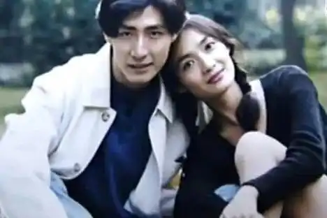 张嘉译同学一婚娶北影校花,二婚傍清华富婆,今沦落成烂片王