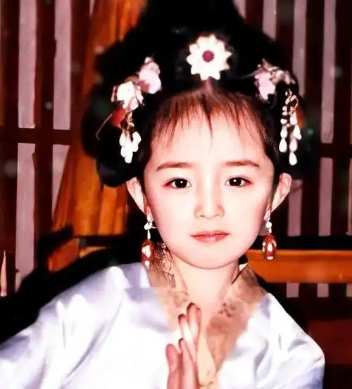 杨幂从3岁到34岁的颜值变化,从第3张开始,见证绝代女神的诞生