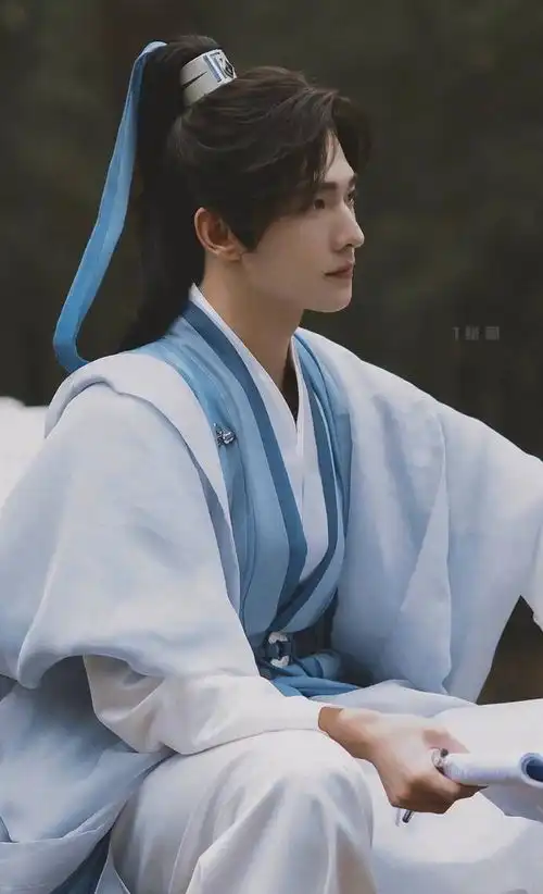 杨洋新剧定妆照曝光,翩翩公子剑眉星目,古装男神回来了
