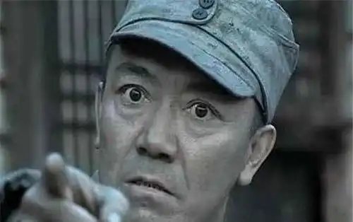 因亮剑一夜成名,抛弃原配娶小13岁女星,娇妻曾是陈道明梦中情人
