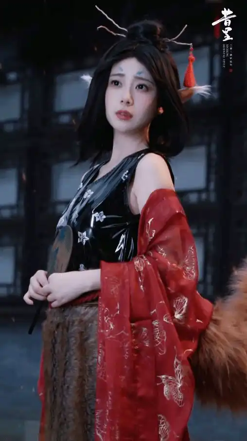 黑神话萍萍演员本人仿妆娇嗔小狐狸可爱无比