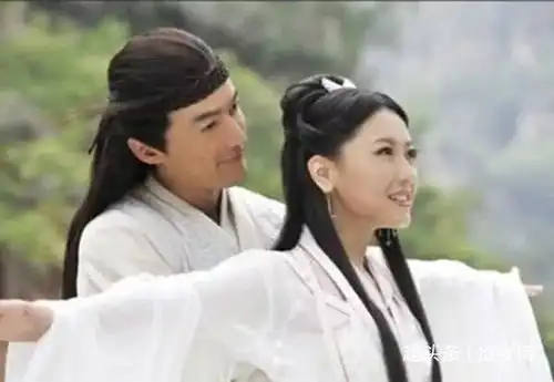 有种整容叫神话的玉漱,如今化浓妆染蓝发,美得像仙女
