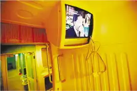 日失业者蜗居胶囊旅社
