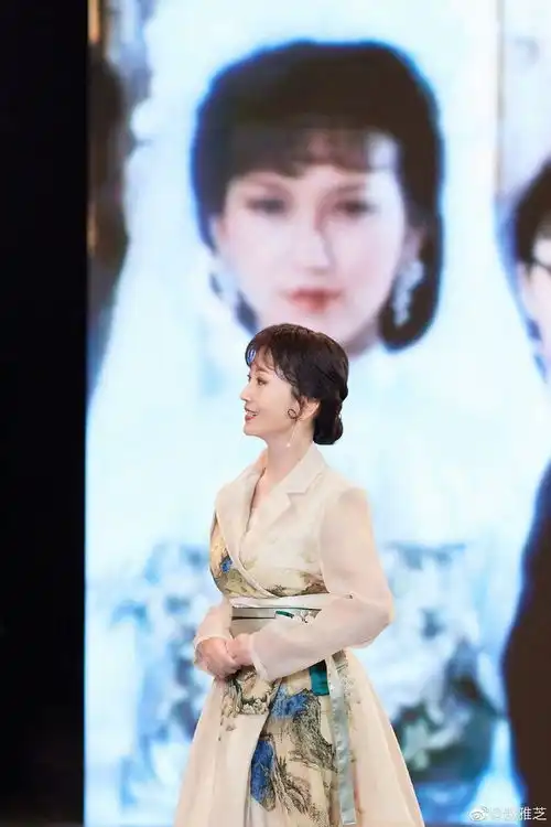 68岁赵雅芝露背装曲线完美气质温婉颜值依旧
