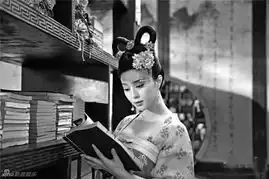 20140226娱乐新闻武则天看线装书这是玩穿越
