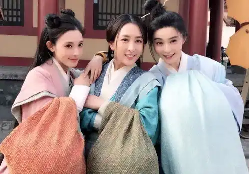 一人掀翻杨幂战队,从18线主持到爆红女主,她背景也太强大了吧
