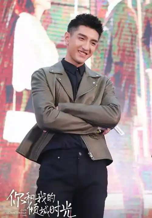 倾城时光进入倒计时,赵丽颖林浅职业装剧照曝光
