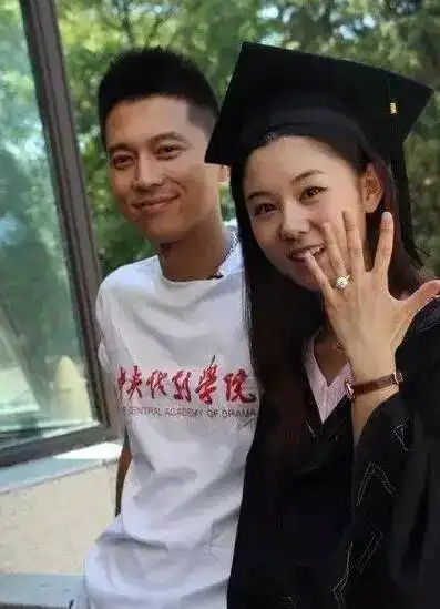 她是袁弘的初恋,嫁给李小璐的金太郎相爱11年无绯闻,将日子过成爱情范本