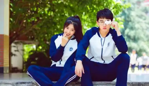 大学生儿子带女朋友回家,初次见面共居一室,母亲表示无法接受