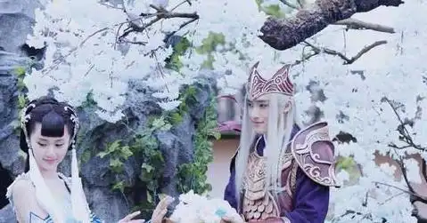 还记得微微一笑很倾城里的小雨瑶瑶吗他现在是这个样子的
