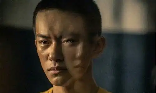 易烊千玺囚服照曝光化身演技派这部影片你期待吗
