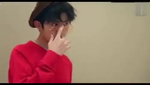 易烊千玺关晓彤拍摄花絮,耍的一手好帅