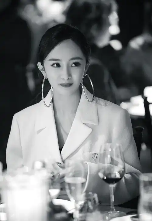 组图gq内场图曝光baby杨幂朱茵何穗等女星各美其美百花绽放
