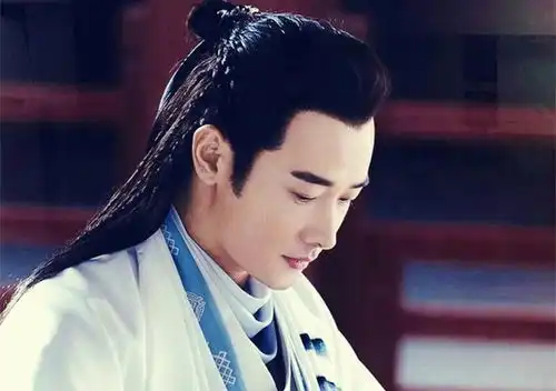 爱妻成痴的皇帝,将去世的爱妃放在抽屉,便于随时看看
