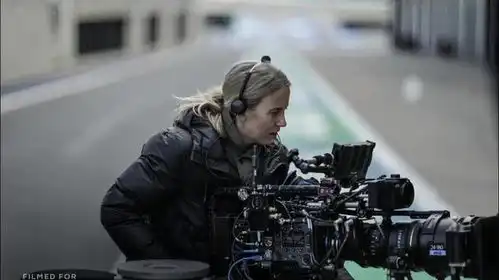 f1狂飙飞车拍摄花絮小牛车保时捷与imax摄影机