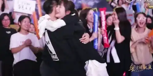 李现蜜汁炖鱿鱼杀青,与女主发糖不断,网友这个拥抱太甜了