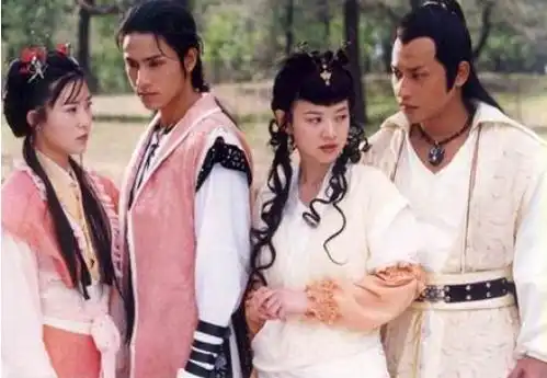 15年前陈坤曾宝仪主演的这部剧可谓是众星云集,尔泰令妃娘娘都在
