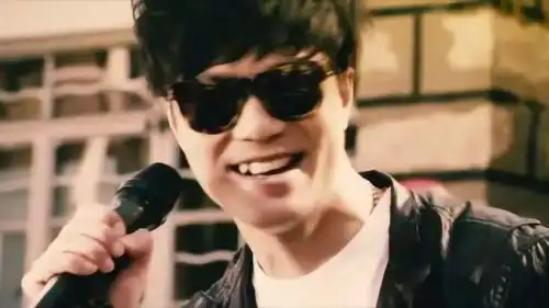 起势摇滚摇滚乐队敬老院表演,看着状态,老人们听着很嗨吗
