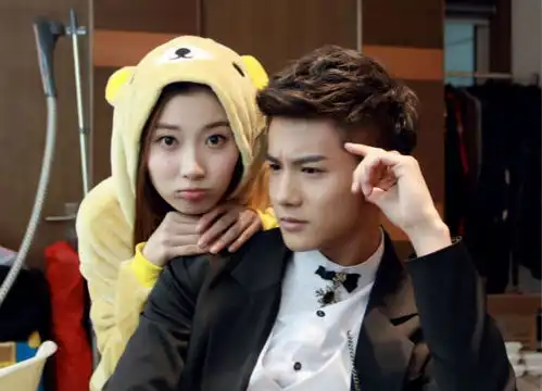 男神执事团火热上线郑业成性感出镜