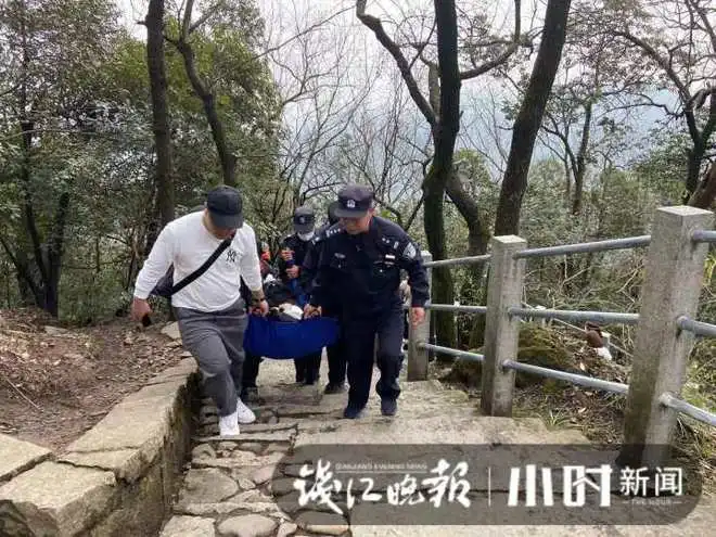 神吗杭州灵隐山体随便哪里,拍张照片这位老民警就能找到你,耗时精确到分钟