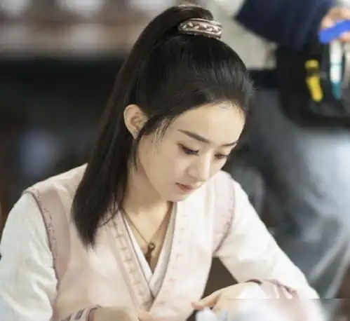 有翡更新动态啦赵丽颖王一博片场打闹超甜,这剧有点上头啊